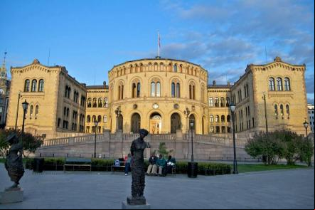 Parlamento da Noruega - Foto: Alexander Ottesen (Licença-cc-by-sa-2.0)